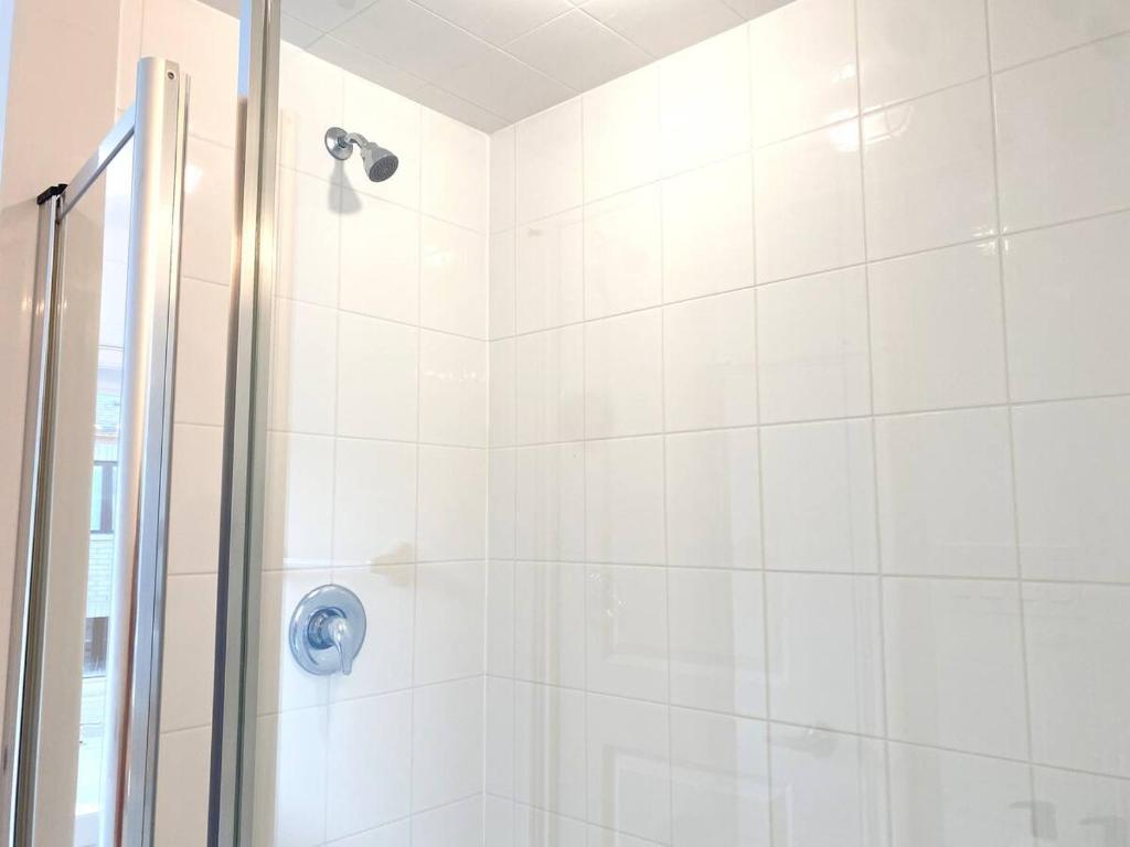 Dockside Luxury Living Bedroom Bathroom photo 2