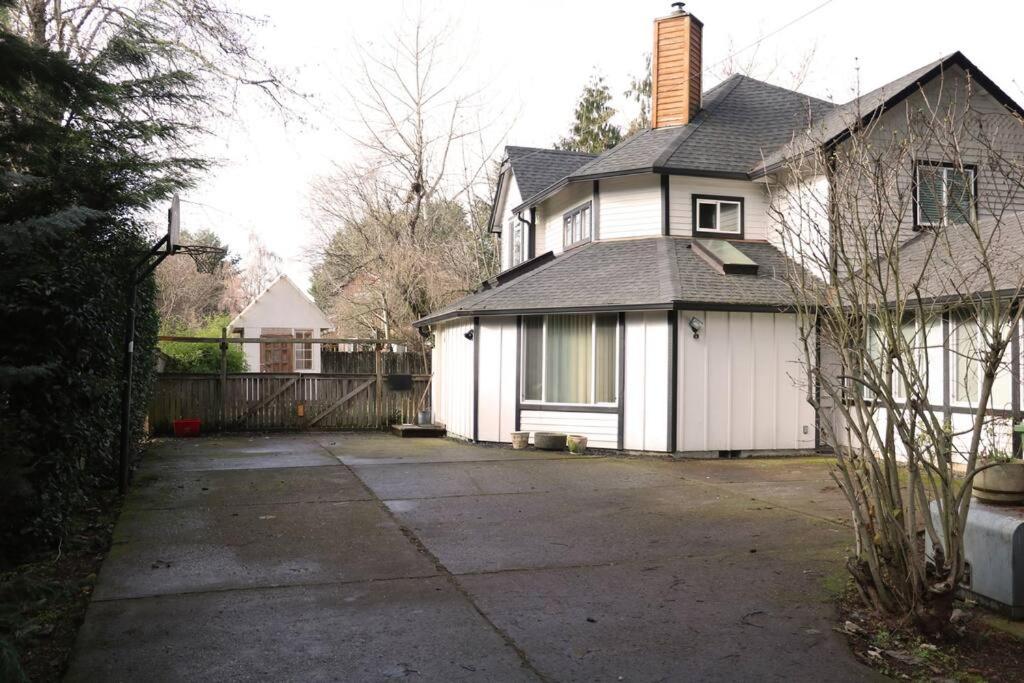 Whitaker 5 bdrm Daily-Weekly-Monthly image