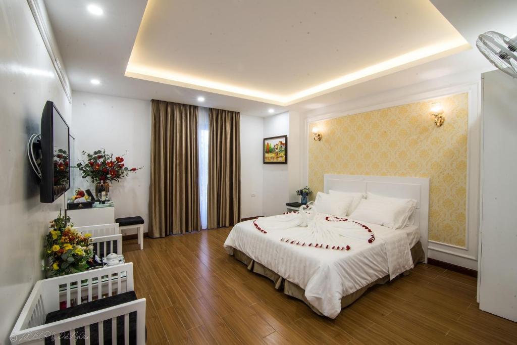 Lotus Hotel - A24, Khu Đấu Giá, Vạn Phúc - by Bay Luxury