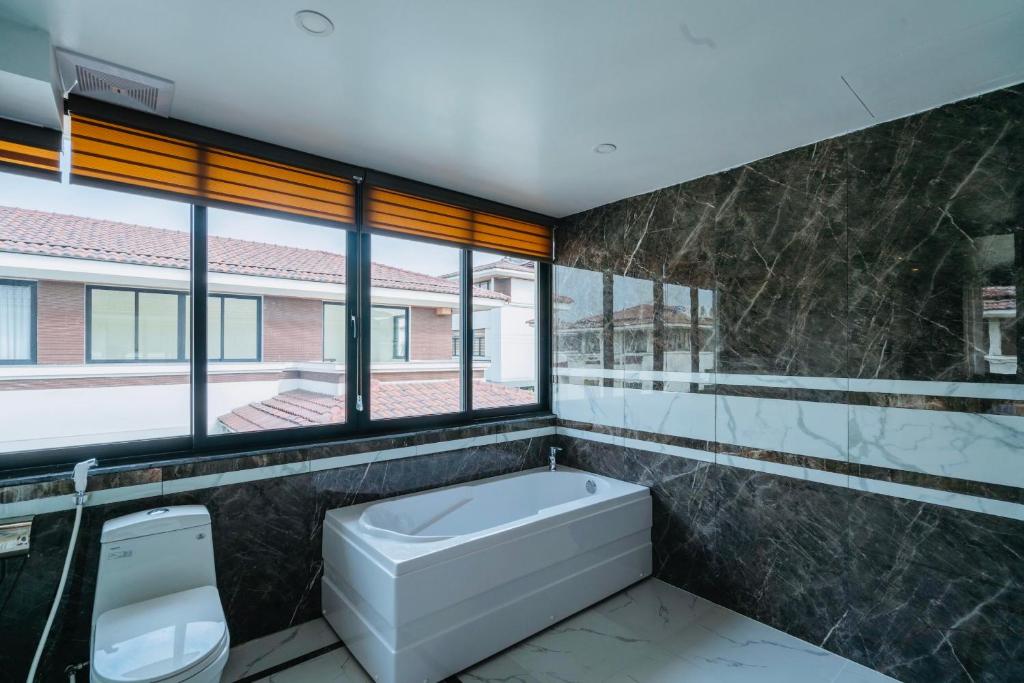 Mint Ha Long FLC Golf & Resort