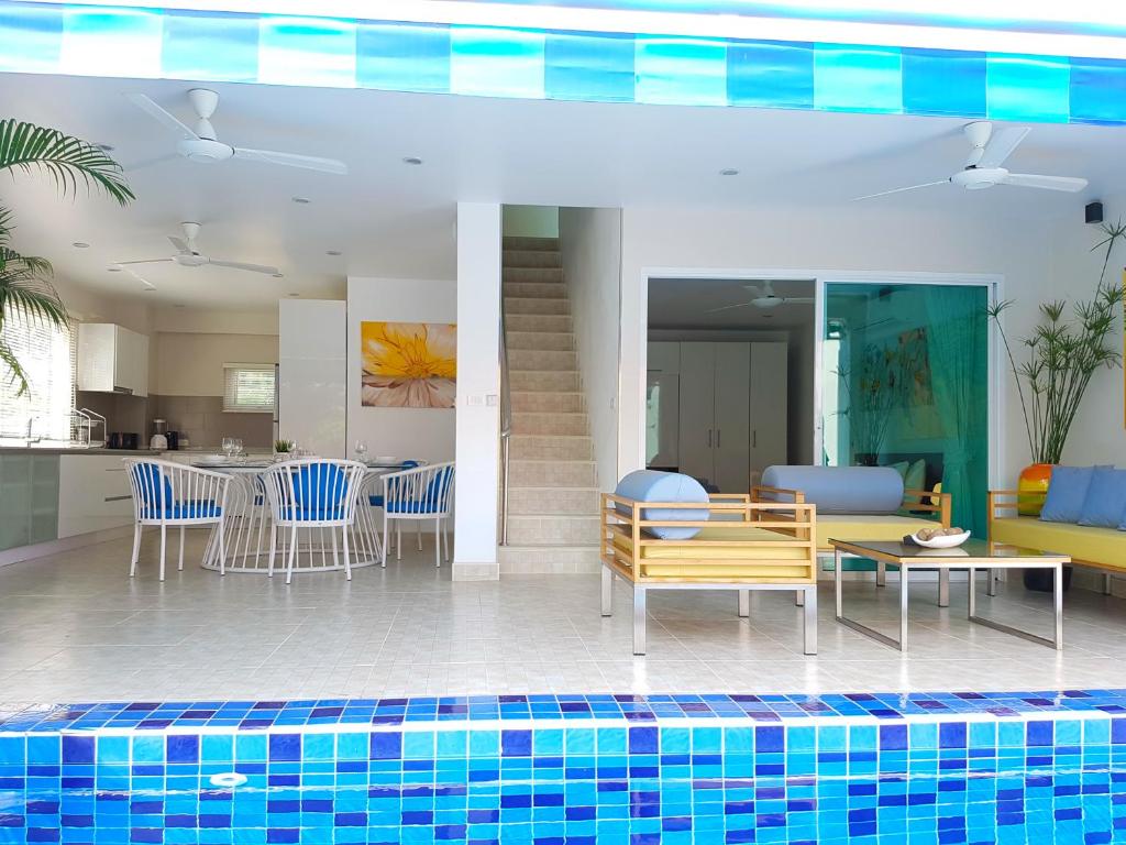 Beachside 3-Bedroom Townhouse w Private Pool at 70 Meters from Beach photo 1