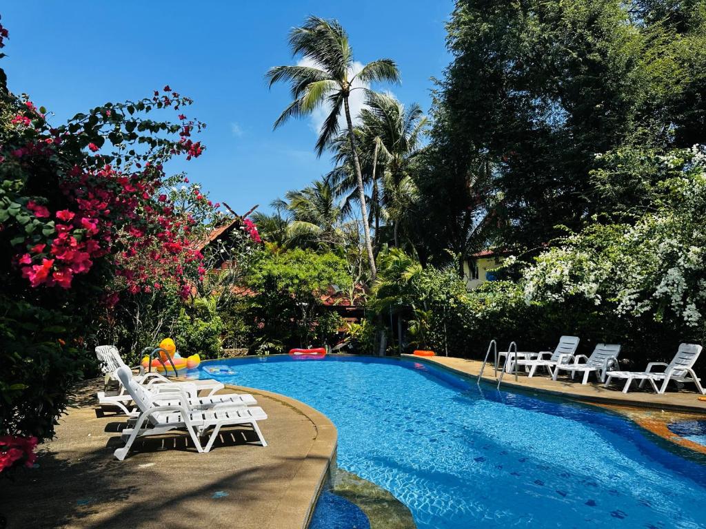 Beachside 3-Bedroom Townhouse w Private Pool at 70 Meters from Beach photo 2