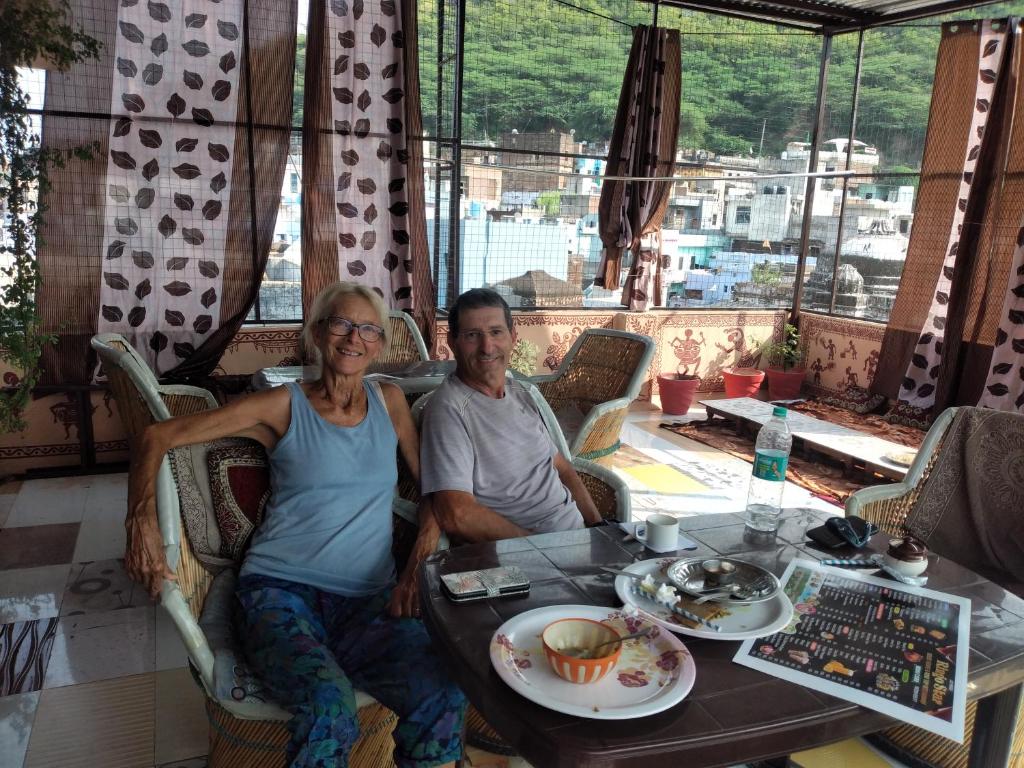RINGOSTAR PAYING GUEST HOUSE & ROOF TOP RESTAURENT photo 2