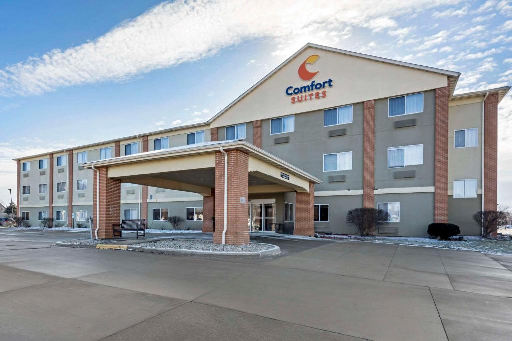 Comfort Suites Normal University area image