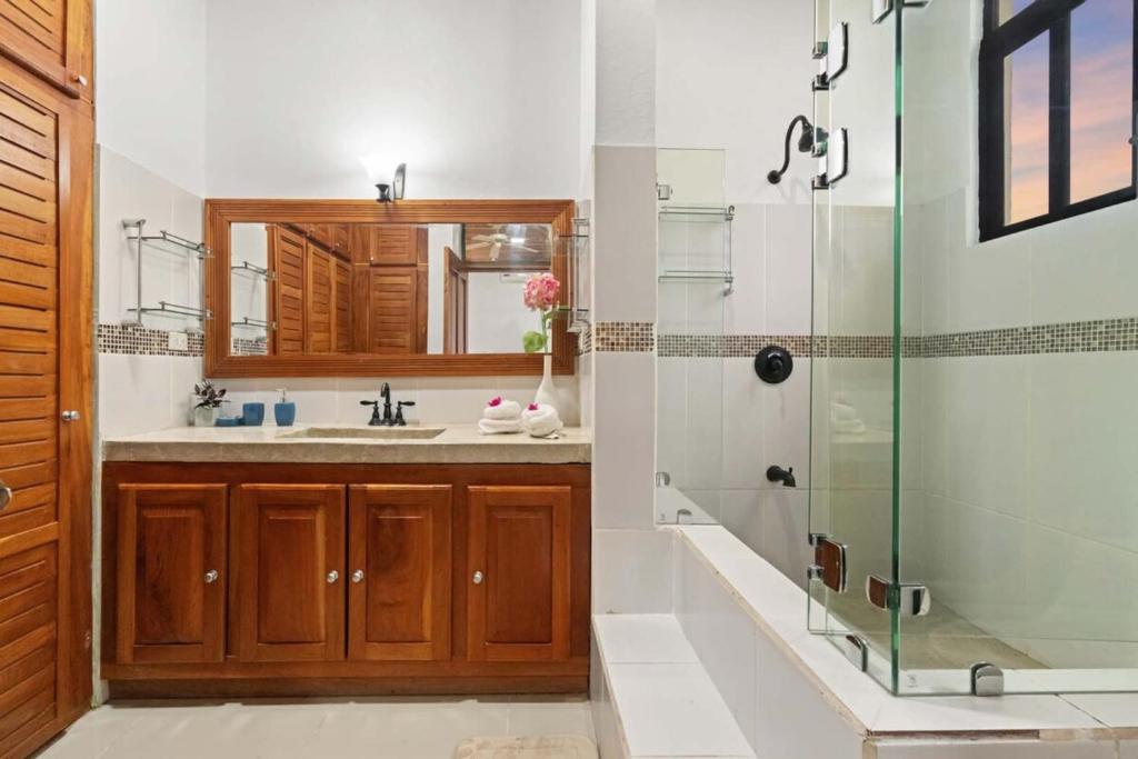 Exquisite and Spacious 250m Villa in Coco VillaH photo 3