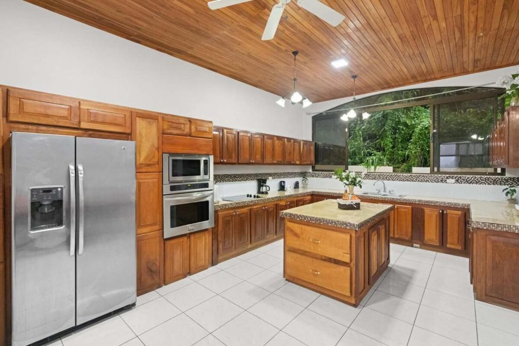 Exquisite and Spacious 250m Villa in Coco VillaH photo 4