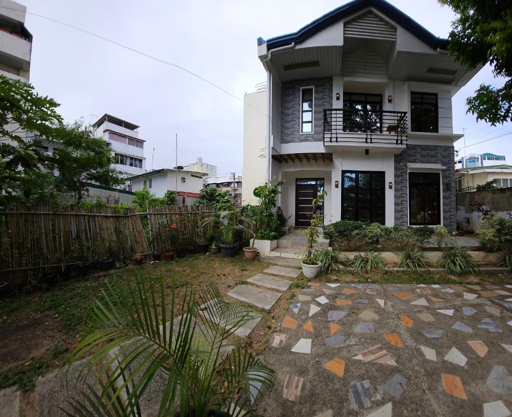 Andrew n Sophia's Guest House