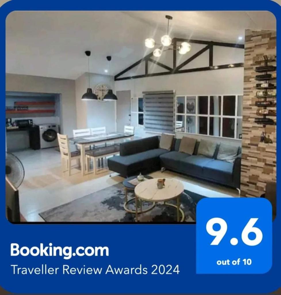 Lax Uno 2 bedroom home with Parking, Wi-Fi, NetFlix and Airconditioned Rooms and Shower Heater photo 2