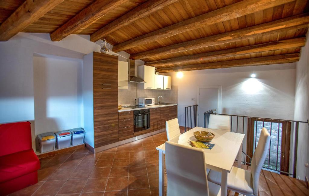 2 Bedroom Nice Home In Gangi photo 4