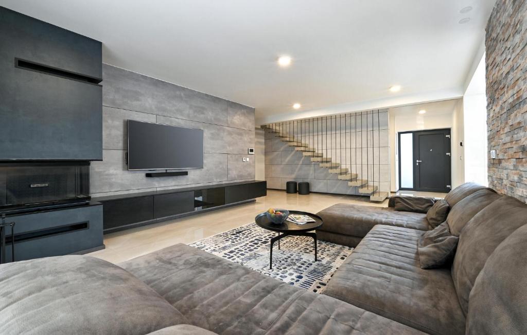 4 Bedroom Amazing Home In Vinogradi Ludbreski photo 1