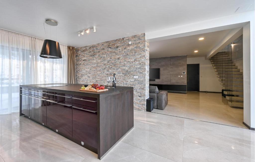 4 Bedroom Amazing Home In Vinogradi Ludbreski photo 4