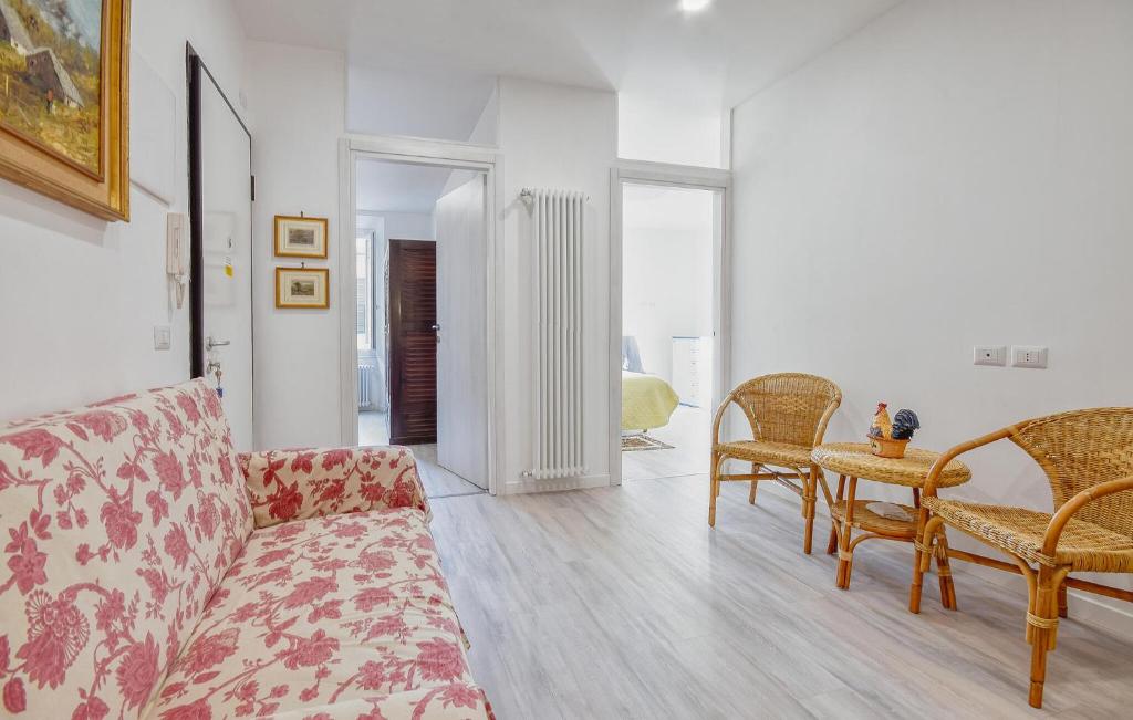3 Bedroom Stunning Apartment In Savona