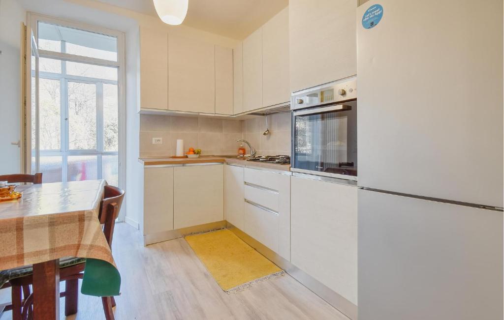 3 Bedroom Stunning Apartment In Savona photo 1