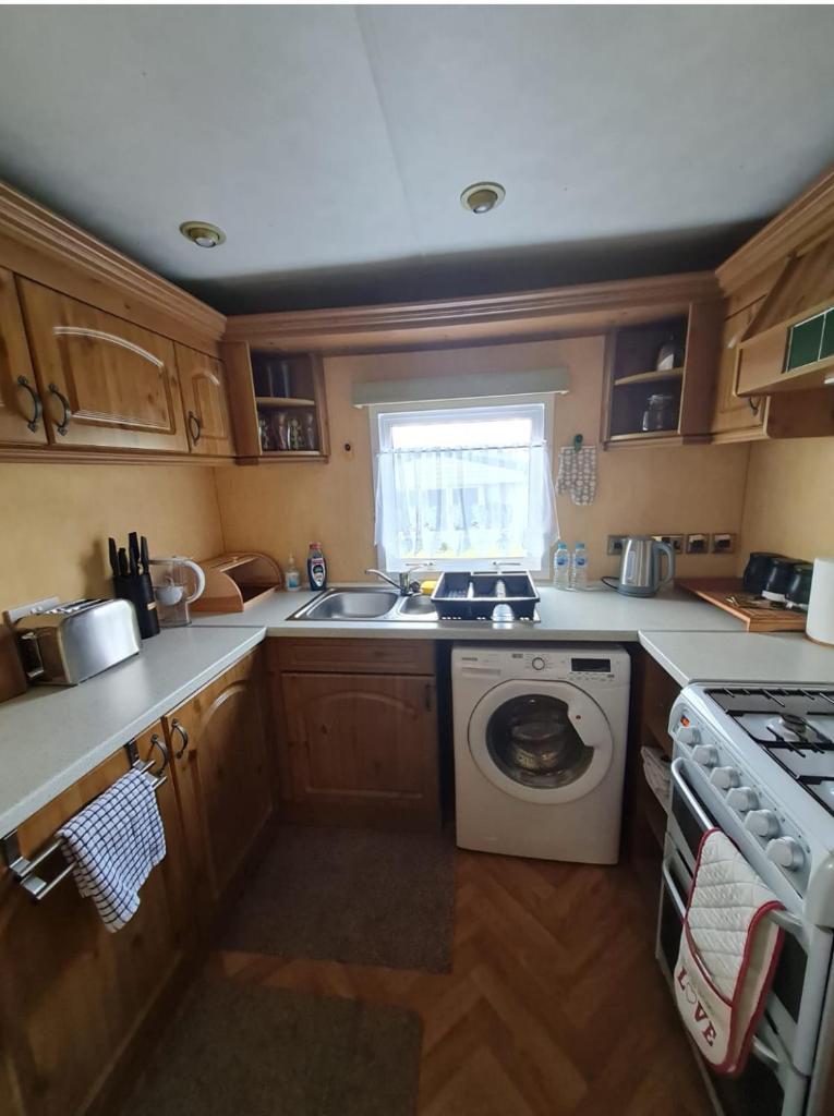Sea viev Static Caravan in Clarach Bay Holiday Village photo 2