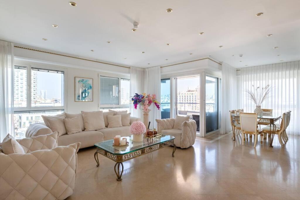 Versace House photo 2