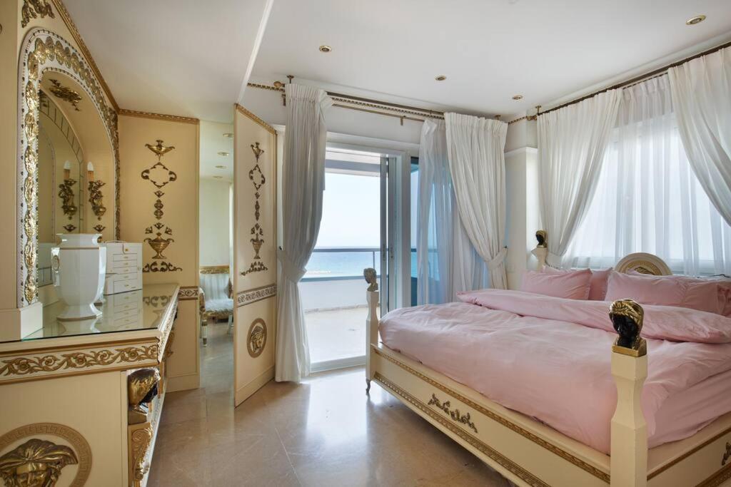 Versace House photo 3
