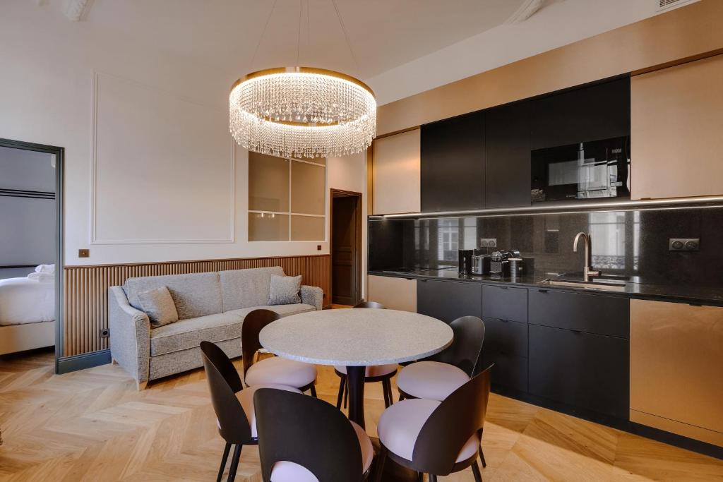 Pick A Flat's Apartments in La Madeleine-Opéra - Rue de l'Arcade Room Type - Two-Bedroom Apartment