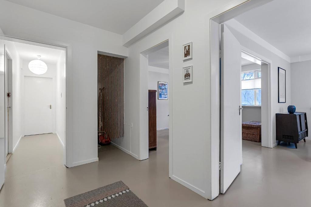 Spacious and Central Apartment - 3 Bedrooms photo 4