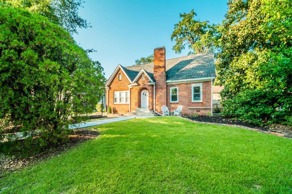 Bungalow in the Heart of Heathwood image