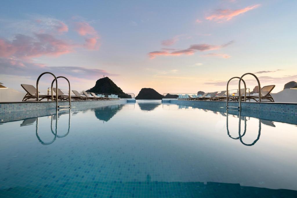 Essence Grand Halong Bay Cruise