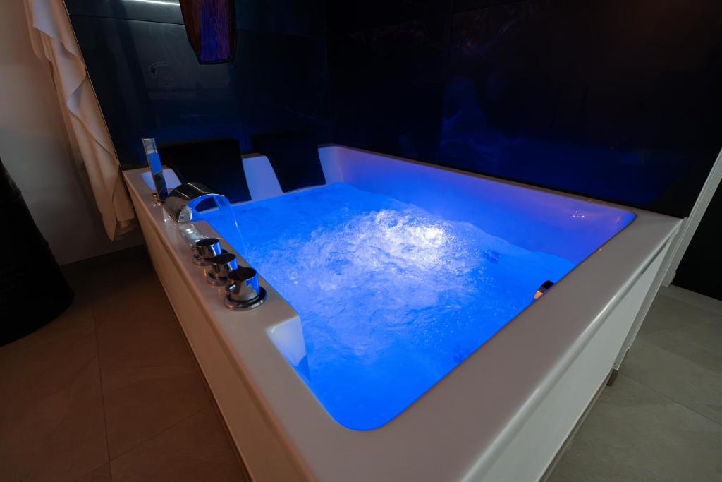 Le Saint-André : Loft romantique avec Jacuzzi photo 2