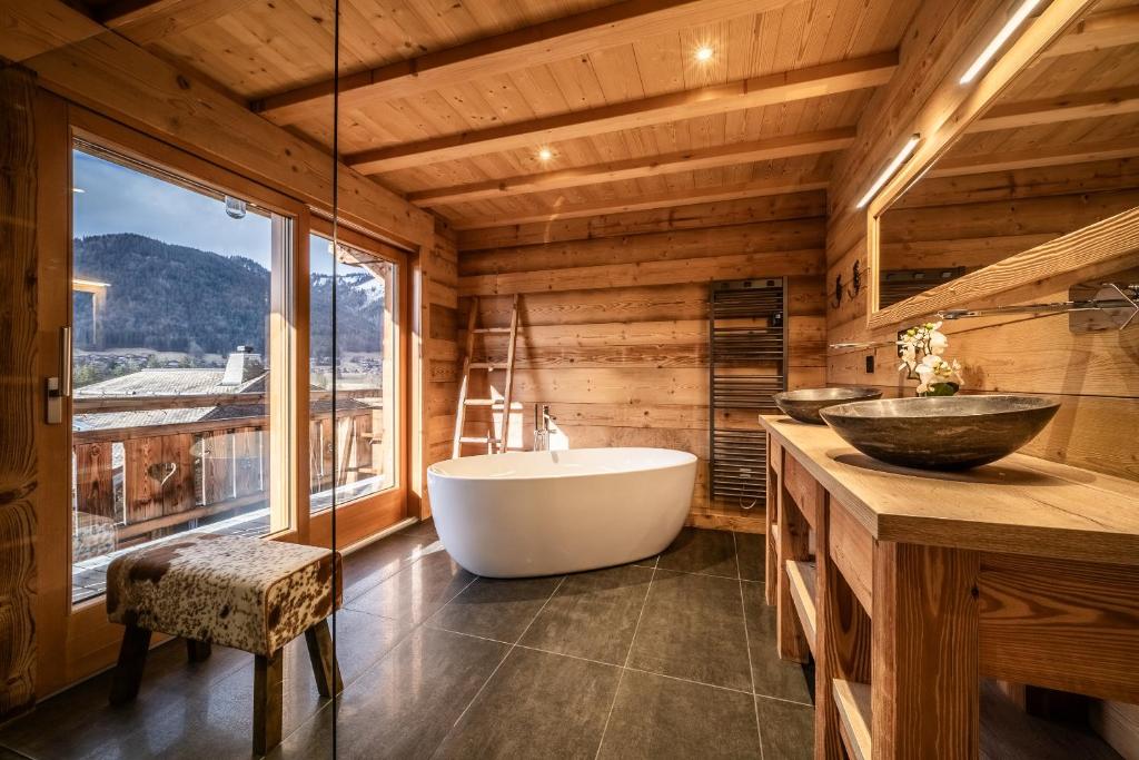Chalet Heavenly Morzine - by EMERALD STAY photo 4