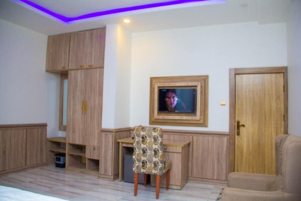 Emperor Melanie Hotels photo 1