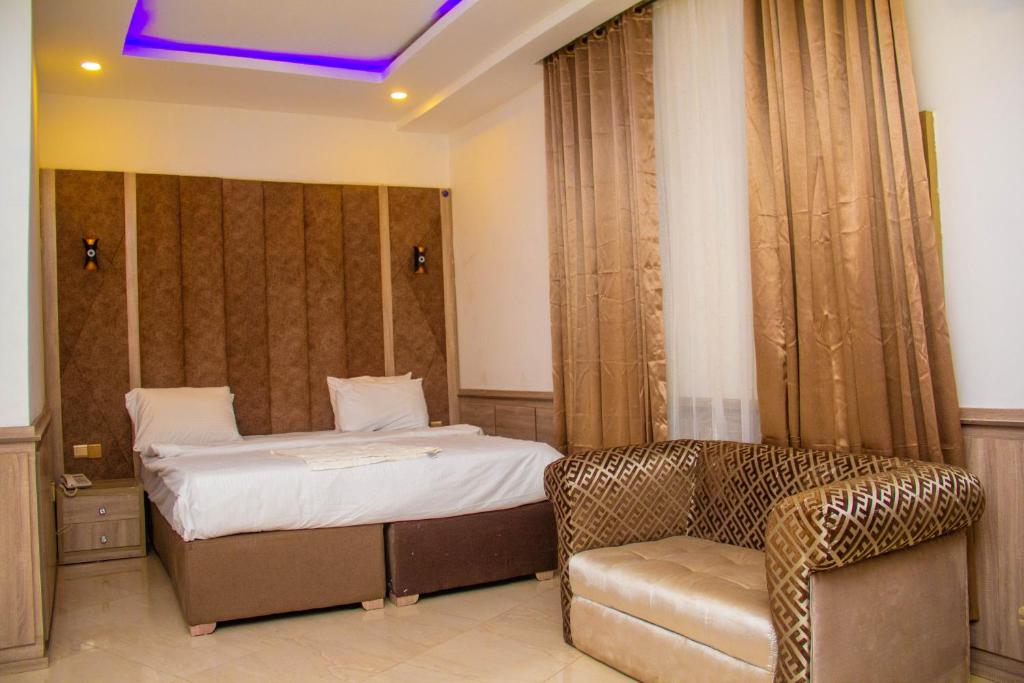 Emperor Melanie Hotels photo 3