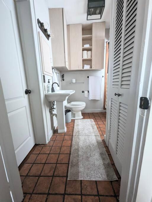 Charming Home on Callahan photo 4