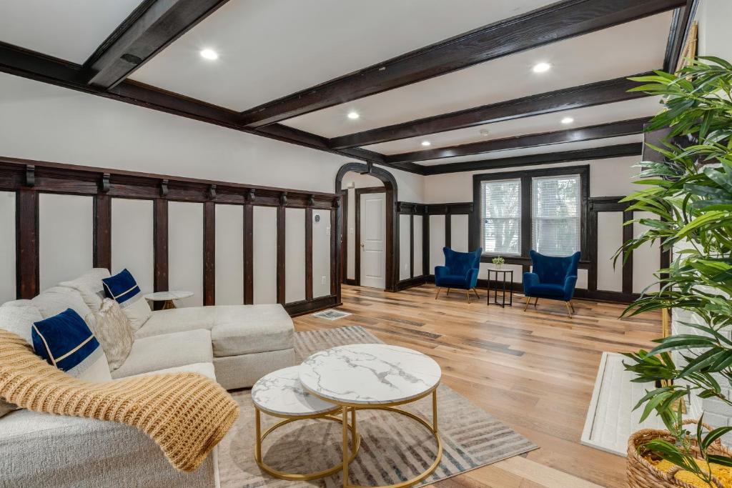 Spacious East Orange Home Steps to Elmwood Park! photo 4