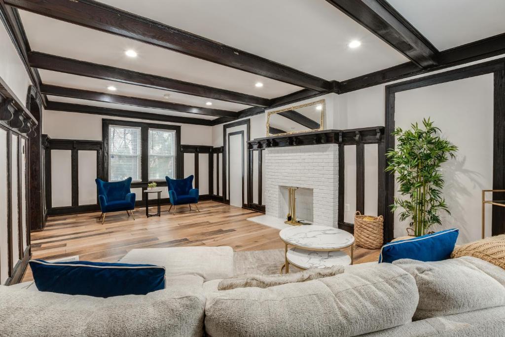 Spacious East Orange Home Steps to Elmwood Park! photo 3