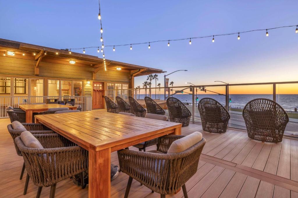 Best Western Plus Beach View Lodge Carlsbad image