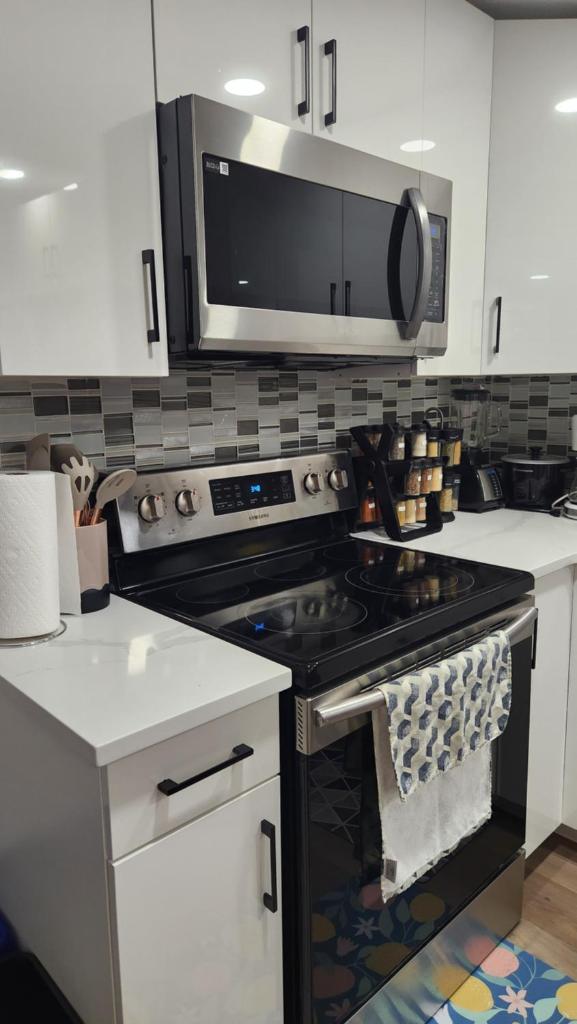 Modern 2 Bedroom Basement Suite at West Edmonton photo 4