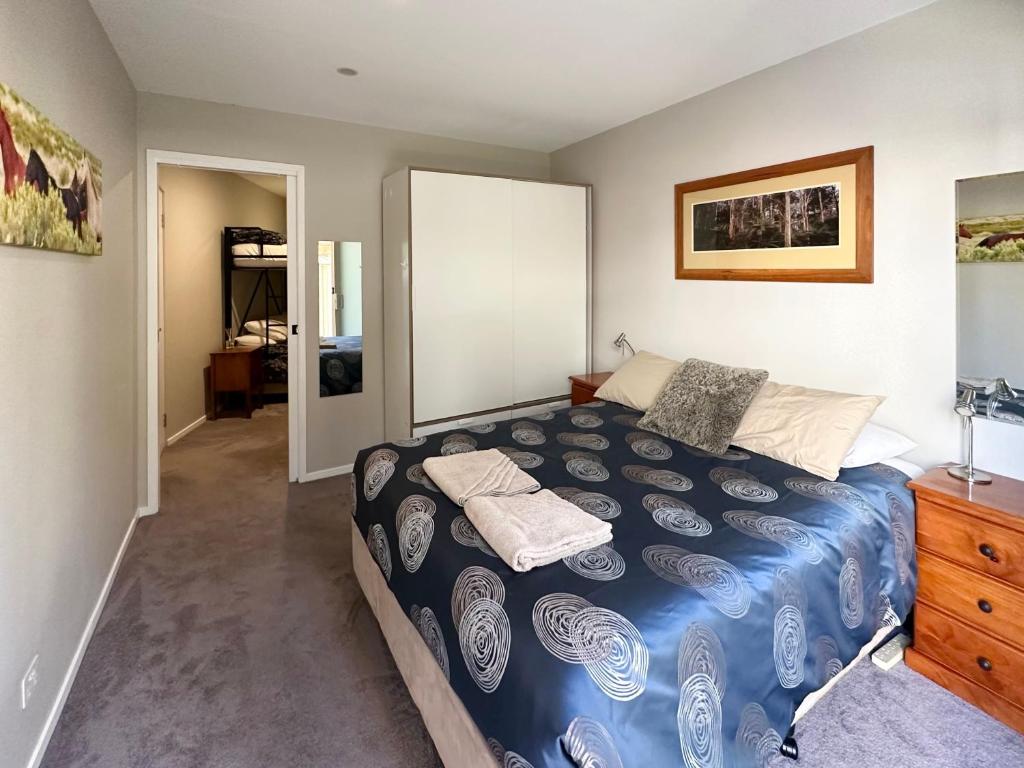 Full Circle Apartments photo 2