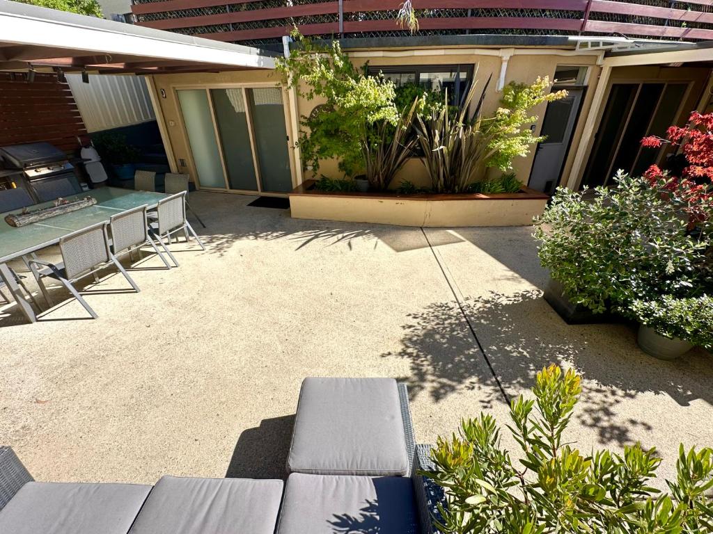 Full Circle Apartments photo 4