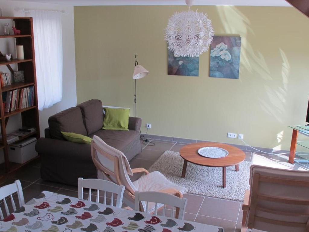 Gîte Cindré, 3 pièces, 4 personnes - FR-1-489-149 photo 1