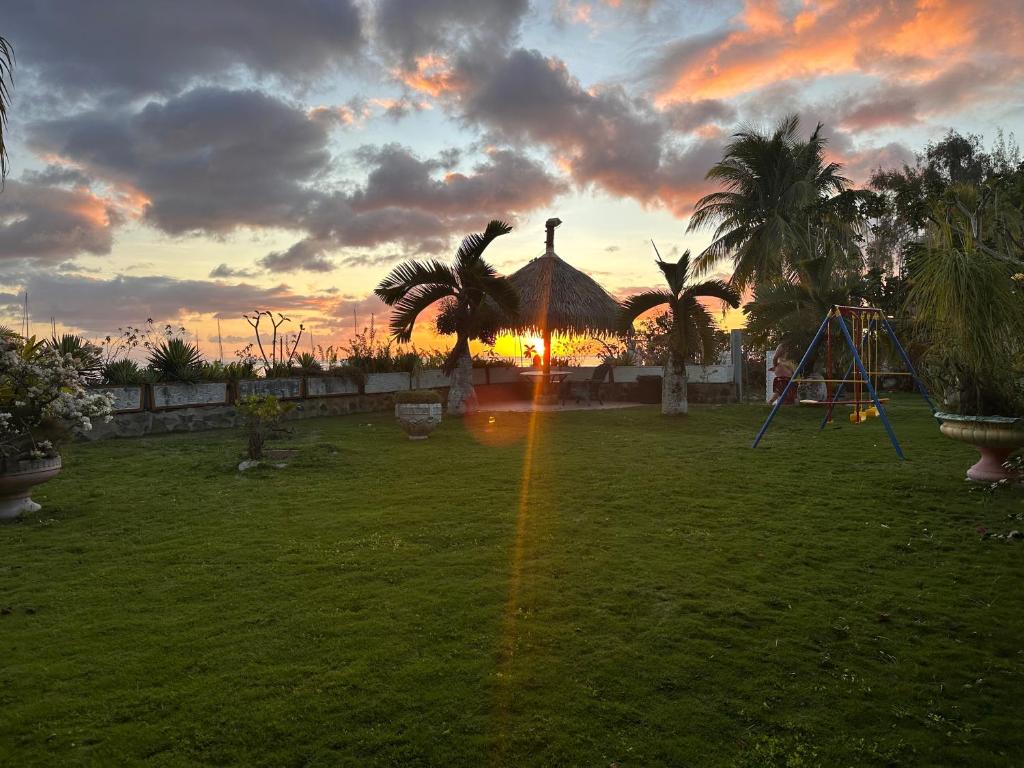 Meri Lodge Huahine XXThe Bee HouseXX photo 1