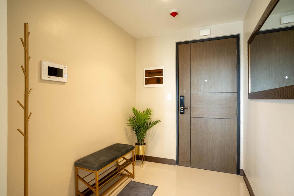 Luxury Condo at Venice Mall near Airport, BGC & Makati photo 1