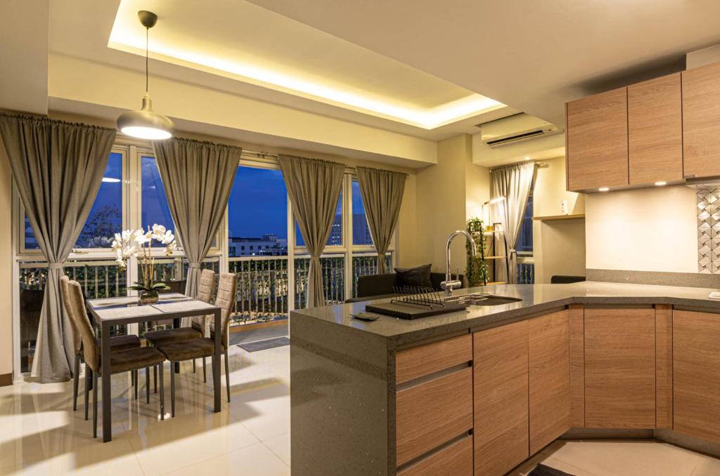 Luxury Condo at Venice Mall near Airport, BGC & Makati photo 3