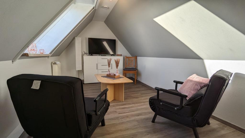 Dachgeschosswohnung mit Pool