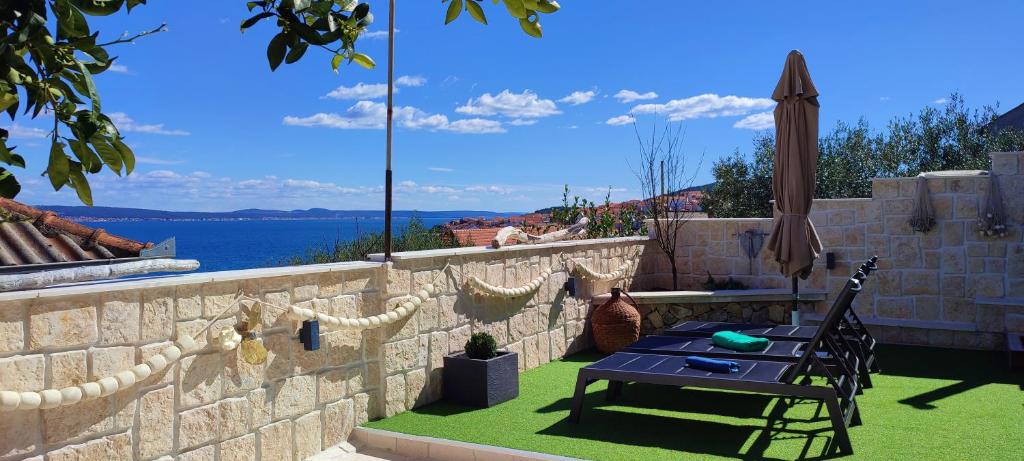 Luxury Sunrise Jacuzzi Apts, 50 m from the beach photo 1