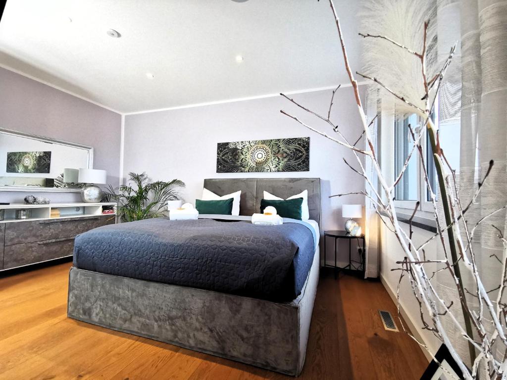 BohnApartments Luxury Villa Berlin - 210qm - Wintergarten - Kamin - 4 kostenlose Parkplätze - 6 Schlafzimmer - Neubau - Luxusausstattung photo 1