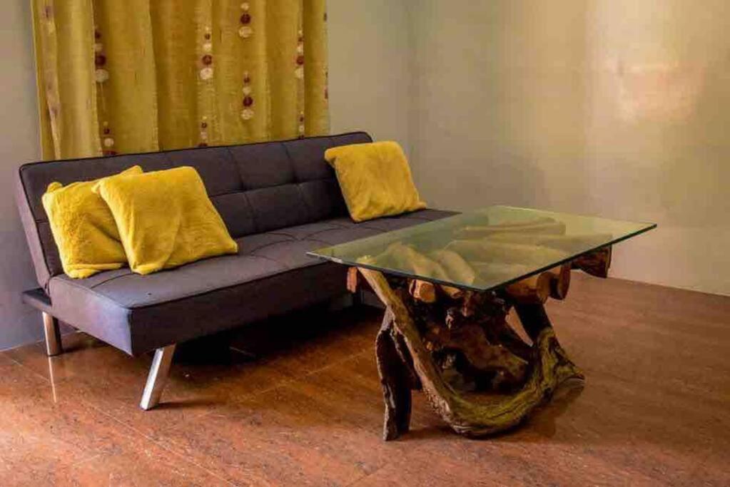 RQ Cozy Two Bedroom House @ La Cassandra, Wifi & Netflix