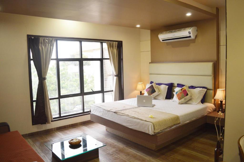 Presidency Studios, Alkapuri, Vadodara photo 1