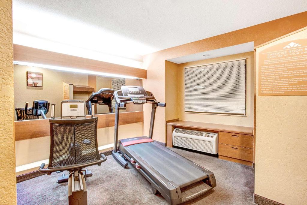 Microtel Inn & Suites Newport News photo 3
