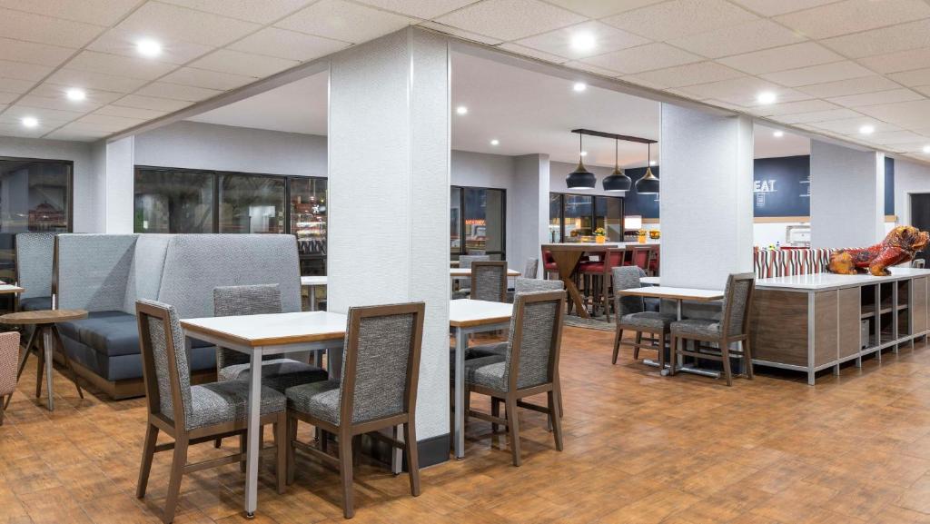 Hampton Inn Athens image