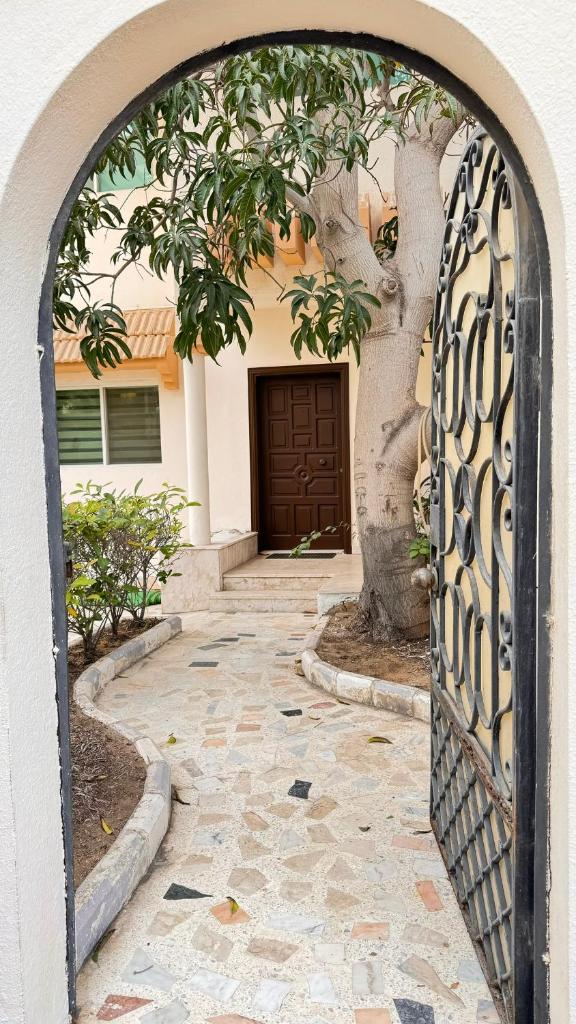 Chic 3-BR Tala Almajd Villas in upscale district Alnahdah Family only photo 2
