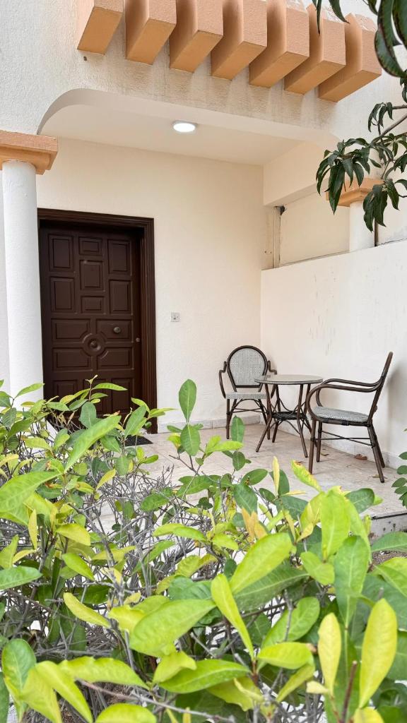 Chic 3-BR Tala Almajd Villas in upscale district Alnahdah Family only photo 3