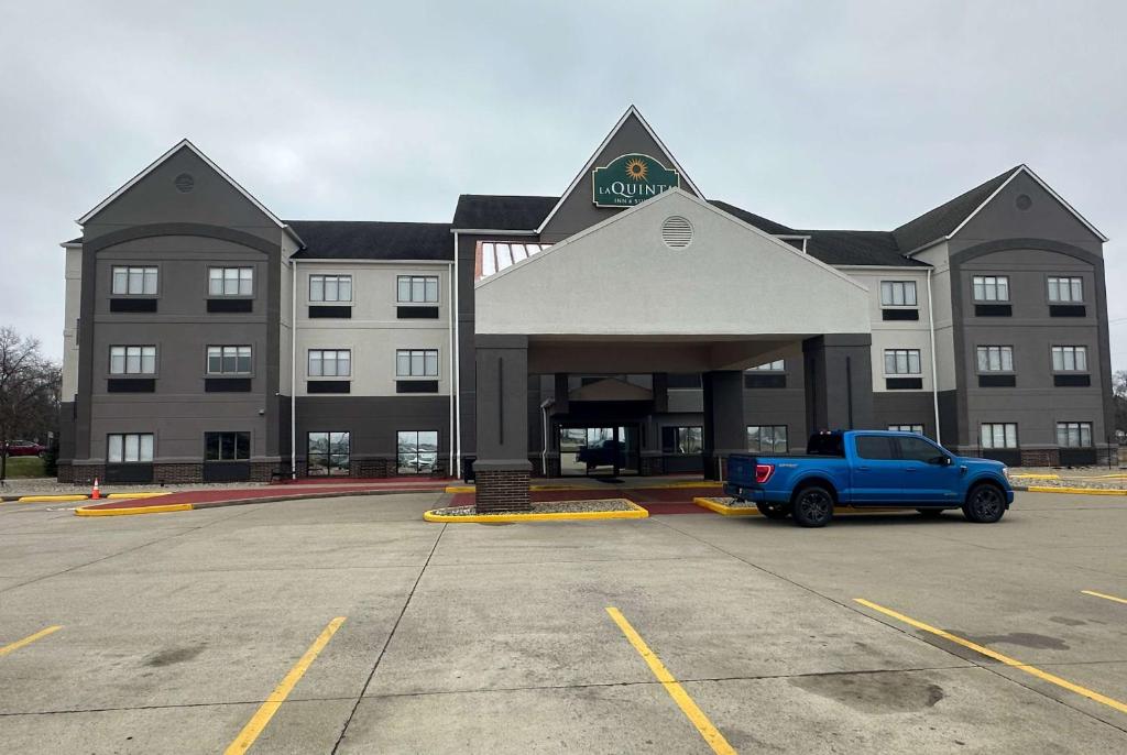 La Quinta Inn & Suites by Wyndham South Bend image