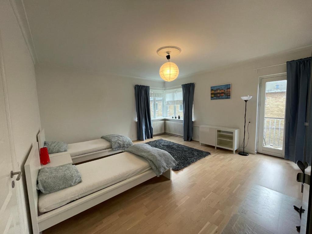 Spacious room in shared accommodation photo 4